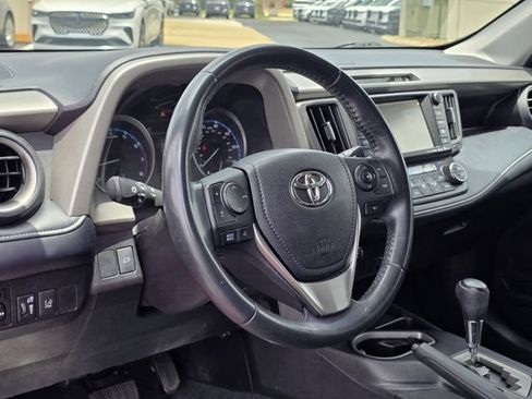 Used 2018 Toyota RAV4 XLE FWD image 23