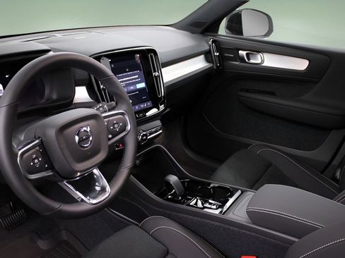 New 2026 Volvo XC40 B5 Ultra w/ Protection Package Premier image 19