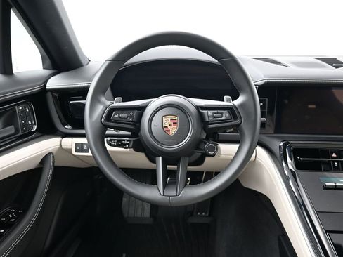 Used 2025 Porsche Panamera image 12
