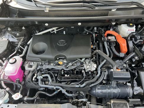 Used 2022 Toyota RAV4 XLE w/ Carpet Mat Package (TMS) image 35