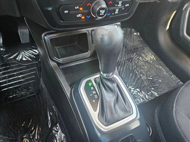 Used 2020 Jeep Renegade Latitude w/ Popular Equipment Group FWD image 12