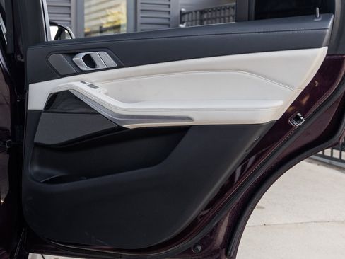 Used 2021 BMW X7 M50i w/ Executive Package image 32