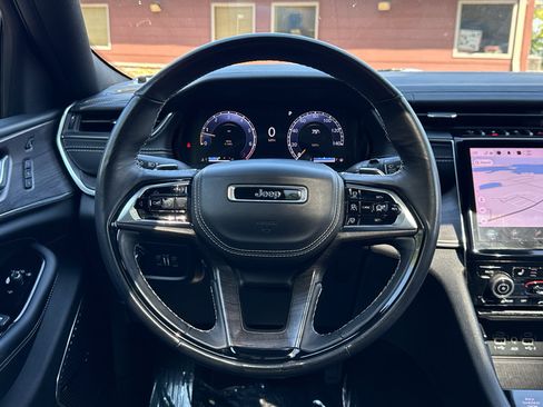 Used 2023 Jeep Grand Cherokee Overland w/ Adv Protech Group III AWD/4WD image 19
