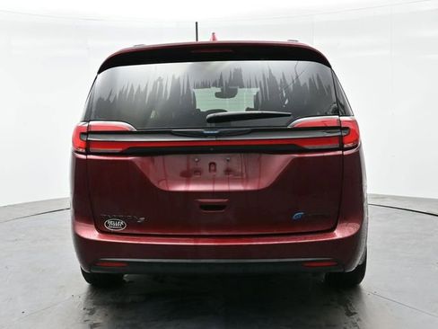 Used 2021 Chrysler Pacifica Limited w/ Uconnect Theater Family Group image 6