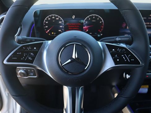 New 2026 Mercedes-Benz GLB 250 4MATIC image 38