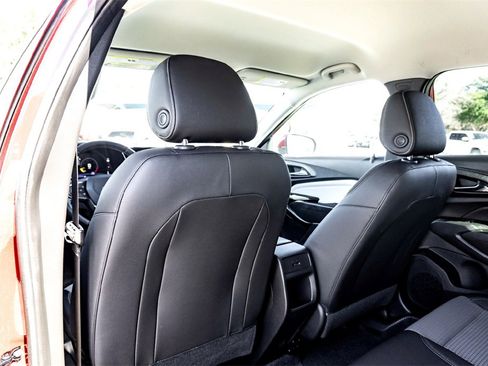 Used 2025 Chevrolet Trax LT w/ Driver Confidence Package image 28