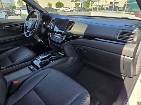 Used 2022 Honda Pilot Black Edition image 32