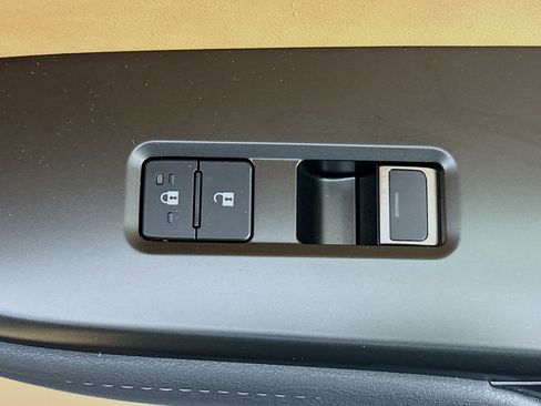 Used 2024 Lexus RZ 300e Premium w/ Accessory Package (Z1) image 29