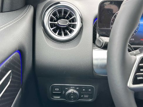 New 2026 Mercedes-Benz GLB 250 4MATIC image 32