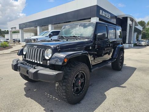 Used 2016 Jeep Wrangler Unlimited Sahara w/ Dual Top Group AWD/4WD image 2