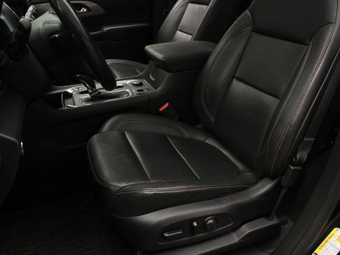 Used 2019 Chevrolet Traverse RS AWD/4WD image 17