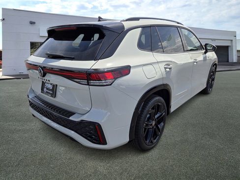 New 2026 Volkswagen Tiguan SE R-Line FWD image 3