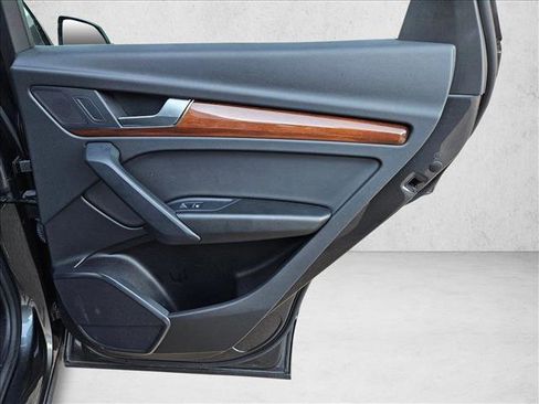 Used 2022 Audi Q5 2.0T Premium w/ Convenience Package image 22