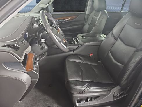 Used 2019 Cadillac Escalade Luxury AWD/4WD image 19