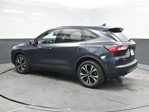 Used 2022 Ford Escape SE w/ SE Sport Appearance Package AWD/4WD image 4