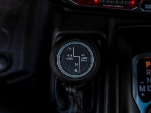 Used 2025 Jeep Wrangler Unlimited Rubicon AWD/4WD image 26