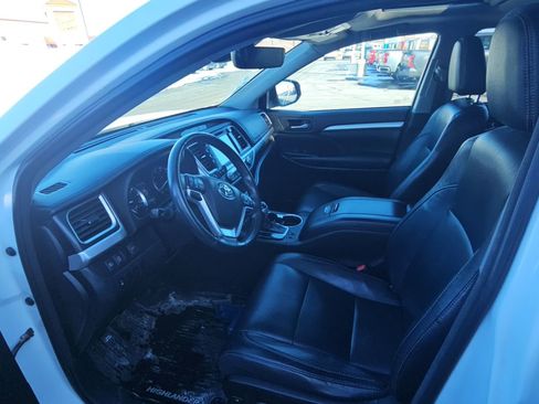 Used 2018 Toyota Highlander XLE image 25
