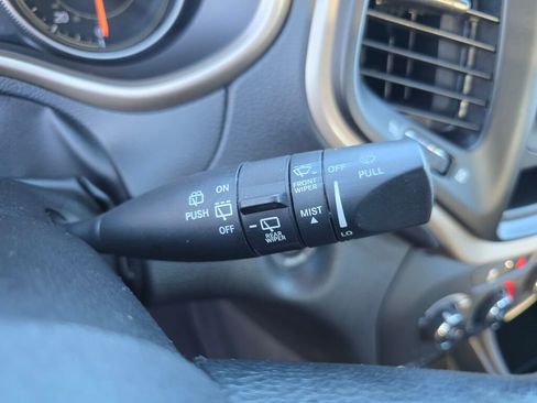 Used 2016 Jeep Cherokee Sport image 25