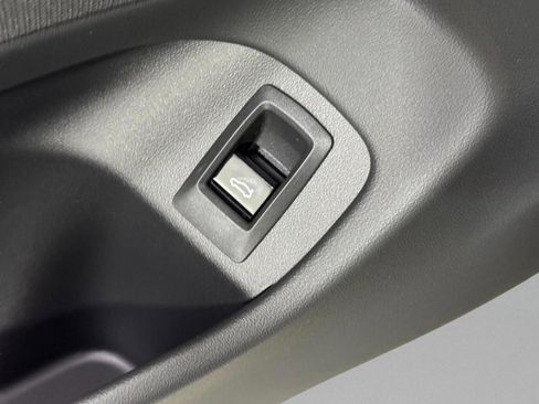 New 2026 BMW 530i xDrive w/ Convenience Package image 23