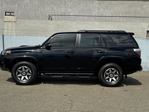 Used 2024 Toyota 4Runner TRD Off-Road Premium w/ Moonroof Package AWD/4WD image 2