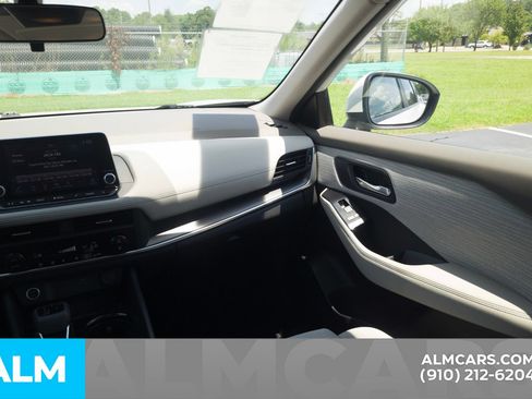 Used 2023 Nissan Rogue SV AWD/4WD image 18