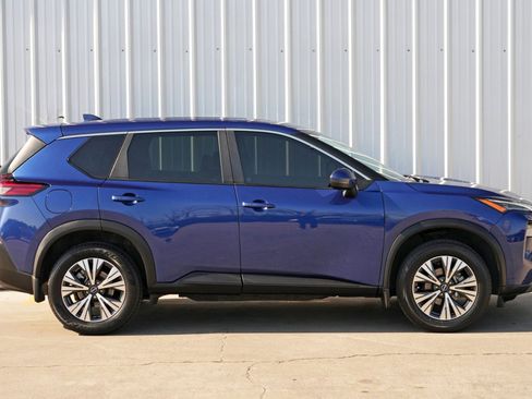 Used 2022 Nissan Rogue SV image 46