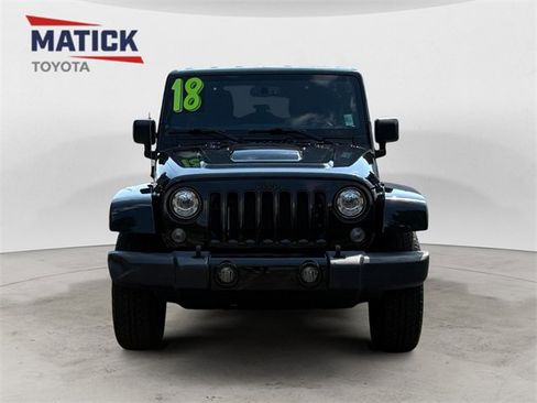 Used 2018 Jeep Wrangler Unlimited Sahara image 2
