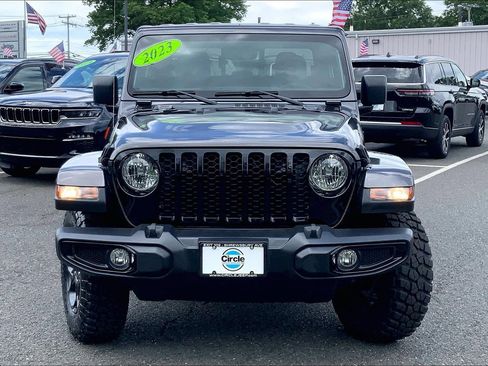Used 2023 Jeep Gladiator Sport AWD/4WD image 3