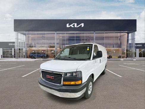 Used 2024 GMC Savana 2500 w/ Driver Convenience Package image 4