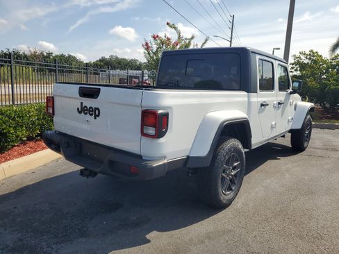 New 2025 Jeep Gladiator Sport image 6