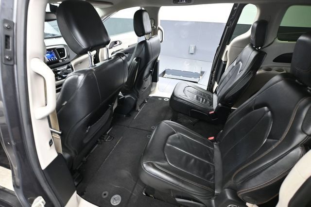 Used 2020 Chrysler Pacifica Touring-L FWD image 26