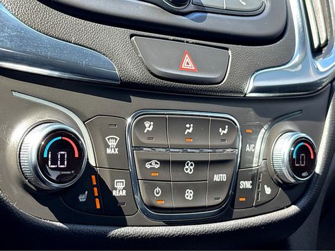 Used 2021 Chevrolet Equinox LT FWD image 33