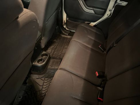 Used 2018 Jeep Wrangler Unlimited Sport S image 11