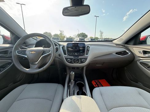 Used 2017 Chevrolet Malibu LT FWD image 27