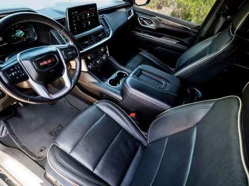 Certified 2022 GMC Yukon XL SLT w/ SLT Luxury Package RWD image 7