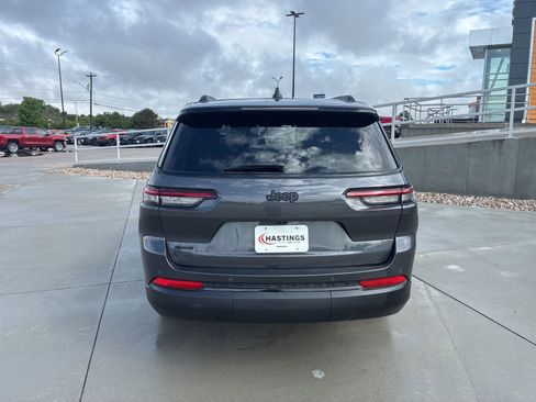 Used 2023 Jeep Grand Cherokee L Altitude AWD/4WD image 4