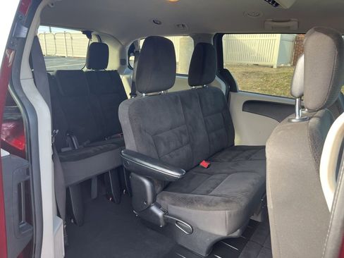 Used 2018 Dodge Grand Caravan SE image 21