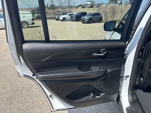 Used 2023 Jeep Grand Cherokee L Laredo AWD/4WD image 30