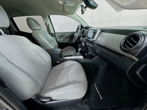 Used 2020 Toyota Tacoma SR5 RWD image 33