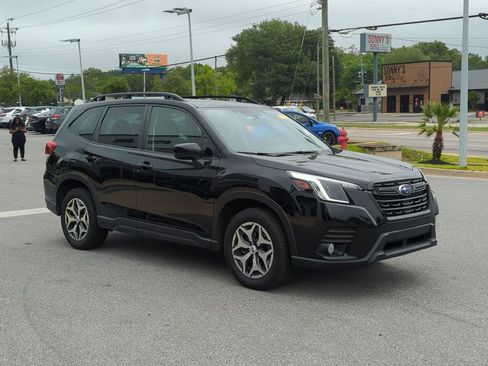 Used 2023 Subaru Forester Premium AWD/4WD image 9