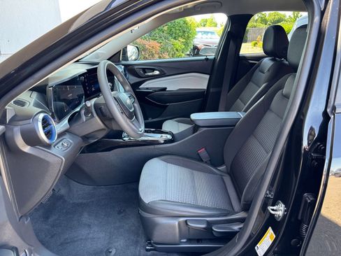 Used 2025 Chevrolet Trax LT image 27