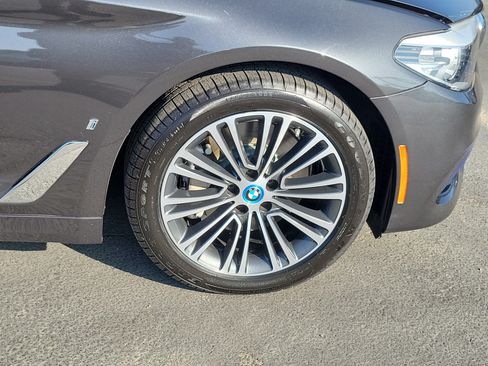 Used 2019 BMW 530e w/ Convenience Package RWD image 13