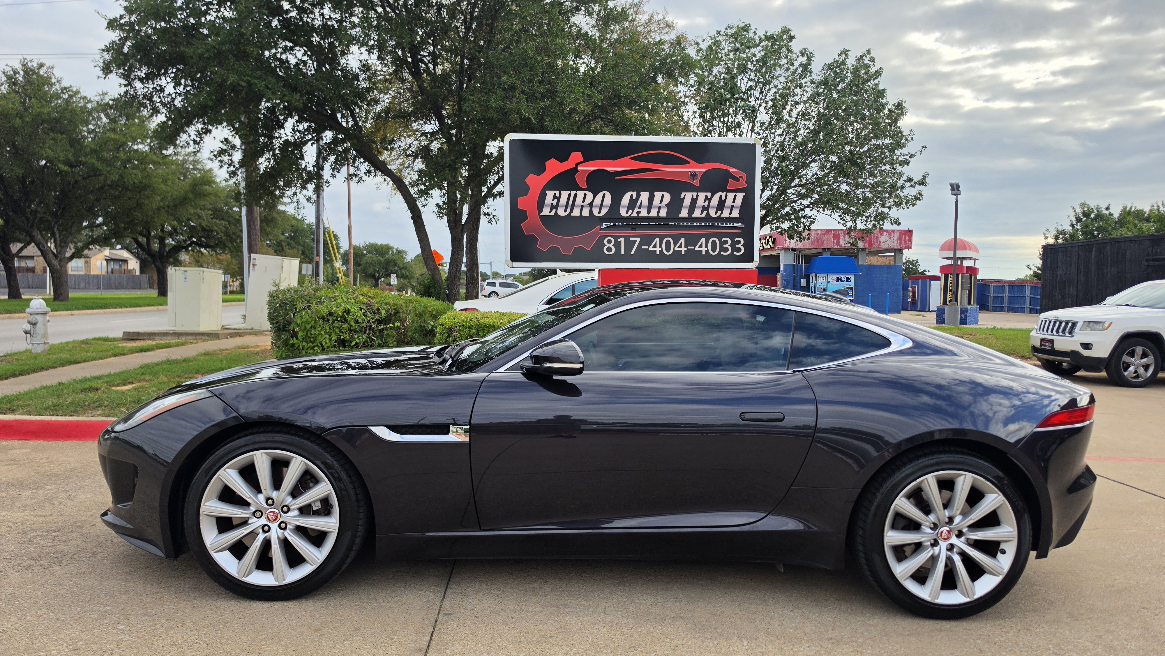 Used 2016 Jaguar F-TYPE Coupe RWD image 2