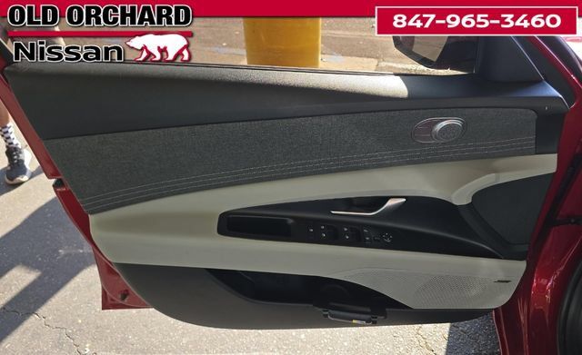 Used 2023 Hyundai Elantra Limited FWD image 9