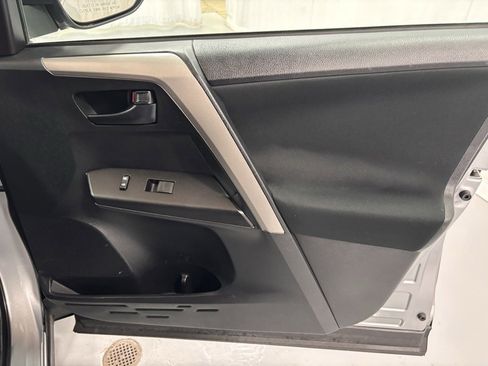Used 2018 Toyota RAV4 LE image 19