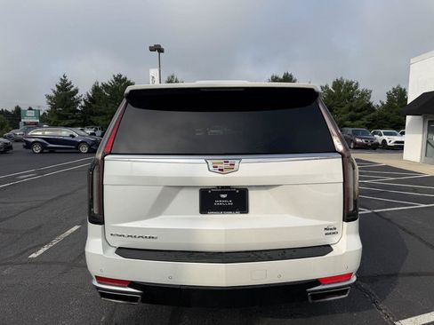 Used 2021 Cadillac Escalade Premium Luxury w/ Performance Package AWD/4WD image 5