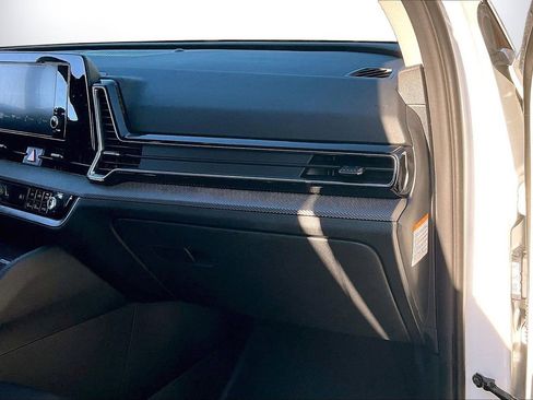 Used 2025 Kia Sportage LX image 19