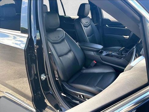 Used 2025 Cadillac XT6 Premium Luxury FWD image 9