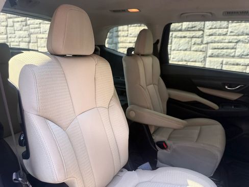 Used 2021 Subaru Ascent Premium w/ Convenience Package AWD/4WD image 31