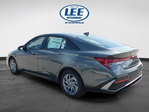 New 2025 Hyundai Elantra Blue image 5